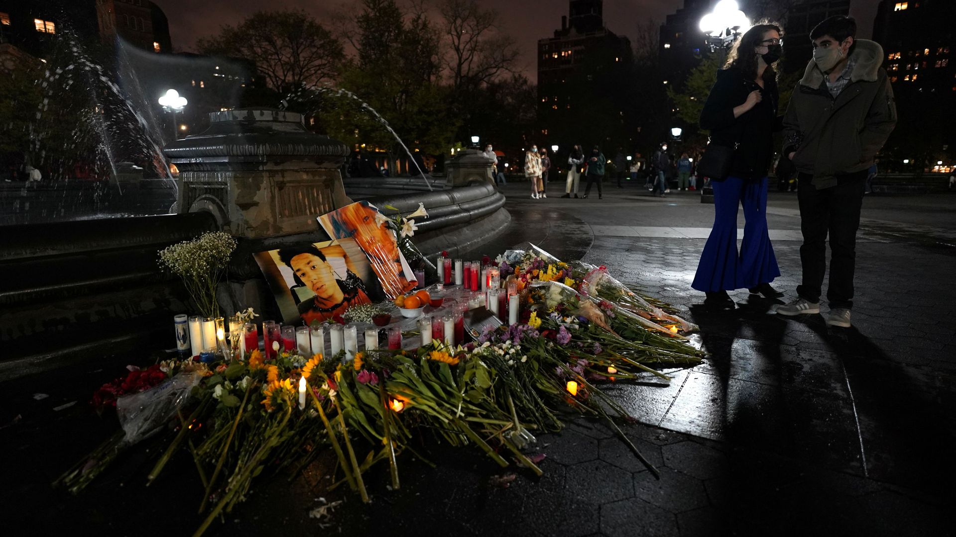 People look at a memorial in Washington Square Park for Daunte Wright and for Dominique Lucious in New York City, U.S., April 16, 2021. People look at a memorial in Washington Square Park for Daunte Wright and for Dominique Lucious in New York City, U.S., April 16, 2021. - Sputnik International, 1920, 21.05.2021