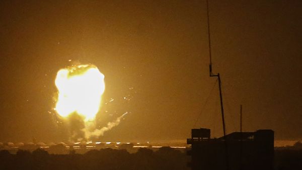 A picture taken in Rafah in the southern Gaza Strip, on April 17, 2021, shows an explosion following an airstrike by Israel. - The Israeli military said it had conducted airstrikes against targets in the Gaza Strip following a rocket attack from the Palestinian enclave, in the second such exchange in as many days. (Photo by SAID KHATIB / AFP) - Sputnik International