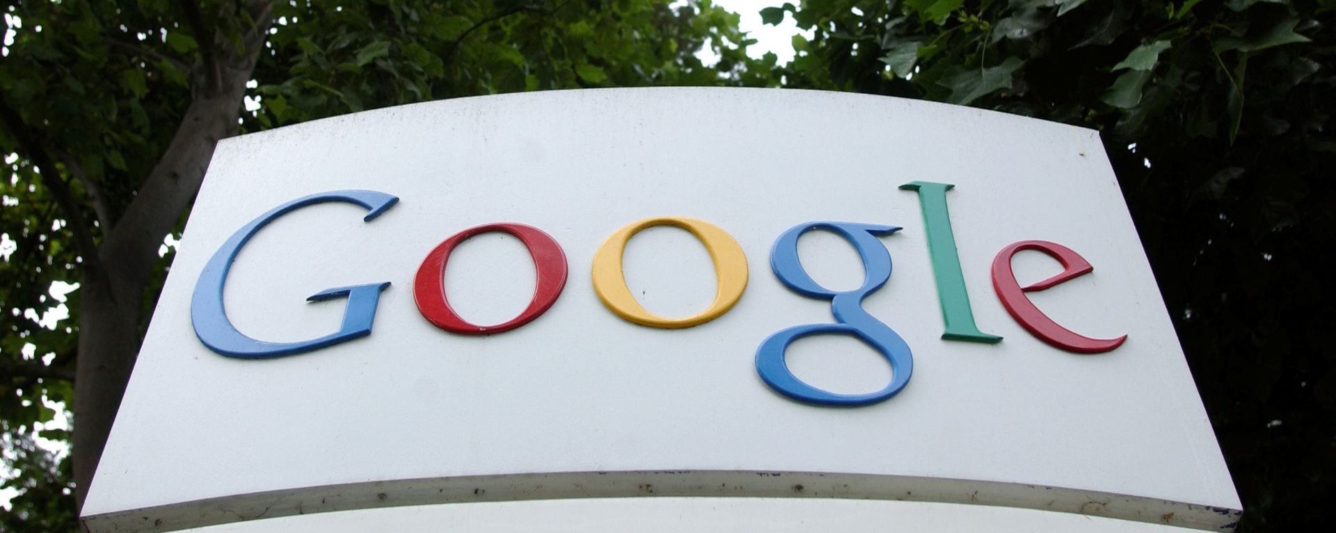 FILE PHOTO: Logo of Google outside their headquarters in Mountainview, California. - Sputnik International, 1920, 24.12.2021