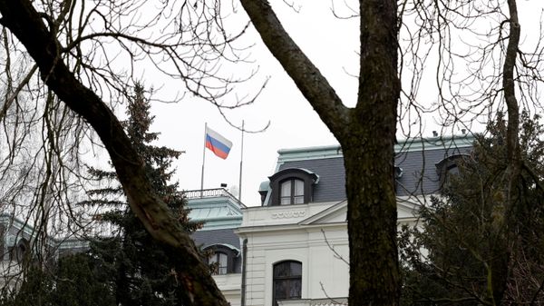 A national flag of Russia flies on the Russian embassy in Prague, Czech Republic, March 26, 2018. - Sputnik International
