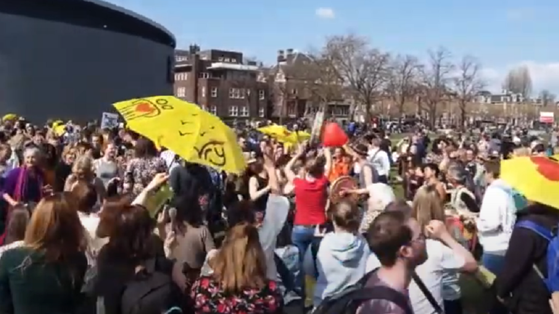 About 200 People Gather in Amsterdam to Protest Against COVID-19 Measures - Photos About 200 People Gather in Amsterdam to Protest Against COVID-19 Measures - Photos - Sputnik International, 1920, 18.04.2021