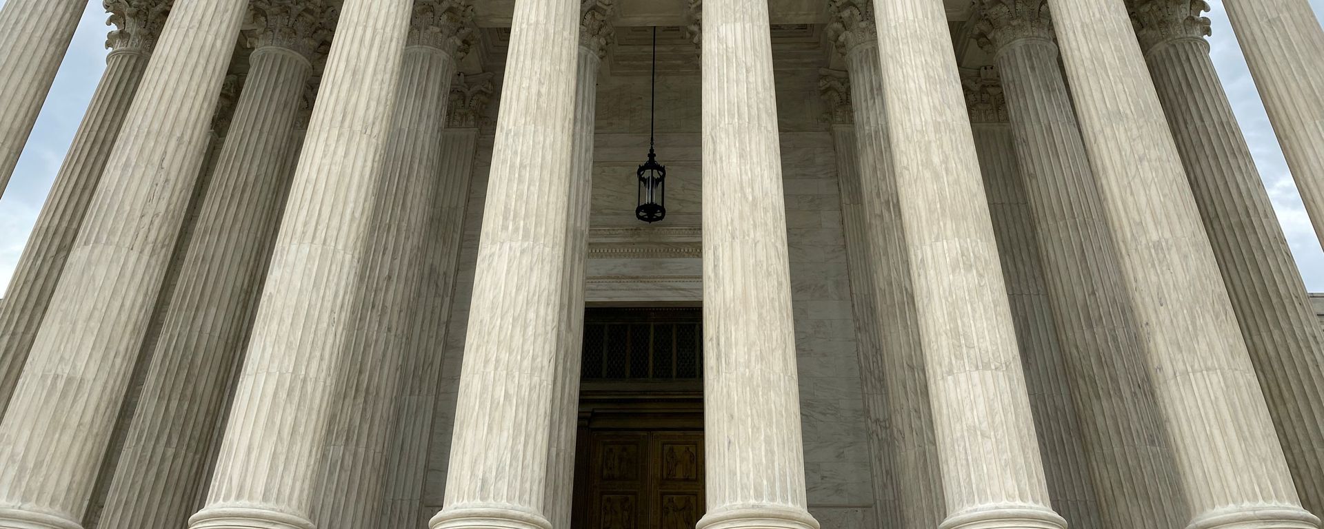 A general view of the United States Supreme Court in Washington, U.S., May 3, 2020. Picture taken May 3, 2020. - Sputnik International, 1920, 13.12.2021