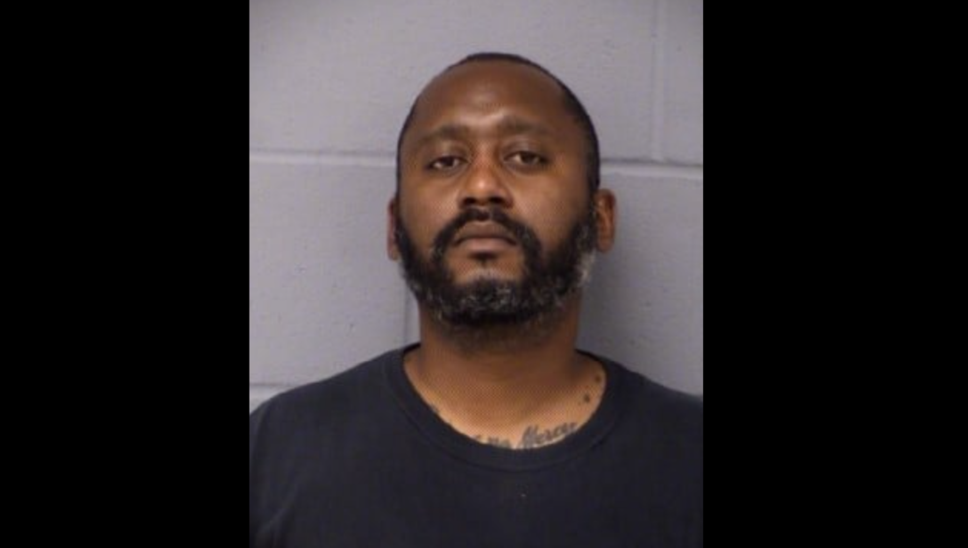 An April 18, 2021, Facebook post from the Austin Police Department shows 41-year-old Stephen Broderick, a 5'7 tall man who is the primary suspect in an April 18 shooting that killed three people. An April 18, 2021, Facebook post from the Austin Police Department shows 41-year-old Stephen Broderick, a 5'7 tall man who is the primary suspect in an April 18 shooting that killed three people. - Sputnik International, 1920, 19.04.2021