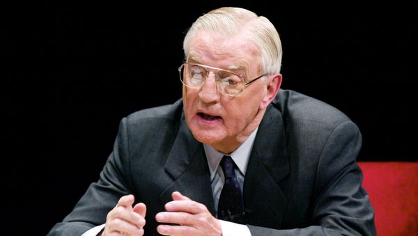 Minnesota Democratic candidate for the U.S. Senate and former Vice President Walter Mondale makes a point during his debate with Republican candidate Norm Coleman at the Fitzgerald Theater in St. Paul, Minnesota, November 4, 2002 - Sputnik International