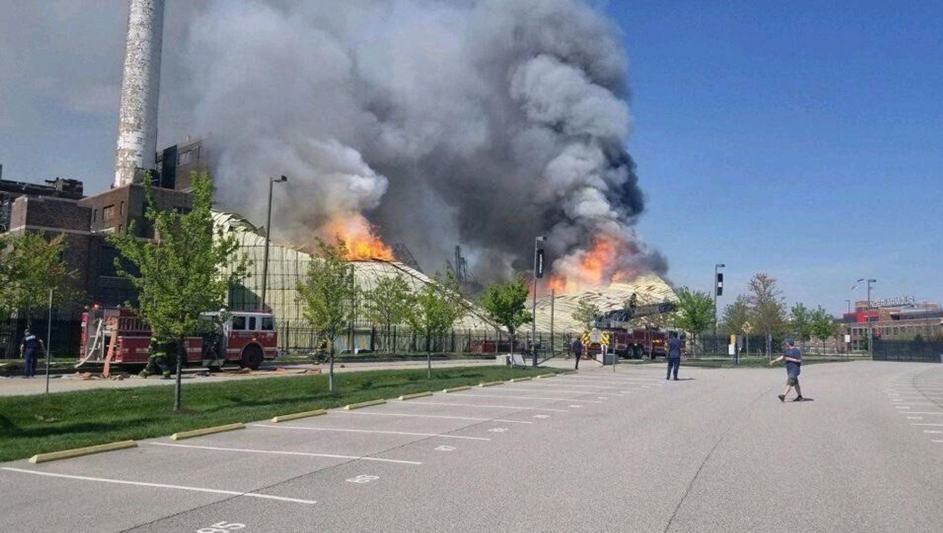 Domino Sugar factory in Baltimore catches strong fire on 20 April, 2021 Domino Sugar factory in Baltimore catches strong fire on 20 April, 2021 - Sputnik International, 1920, 20.04.2021