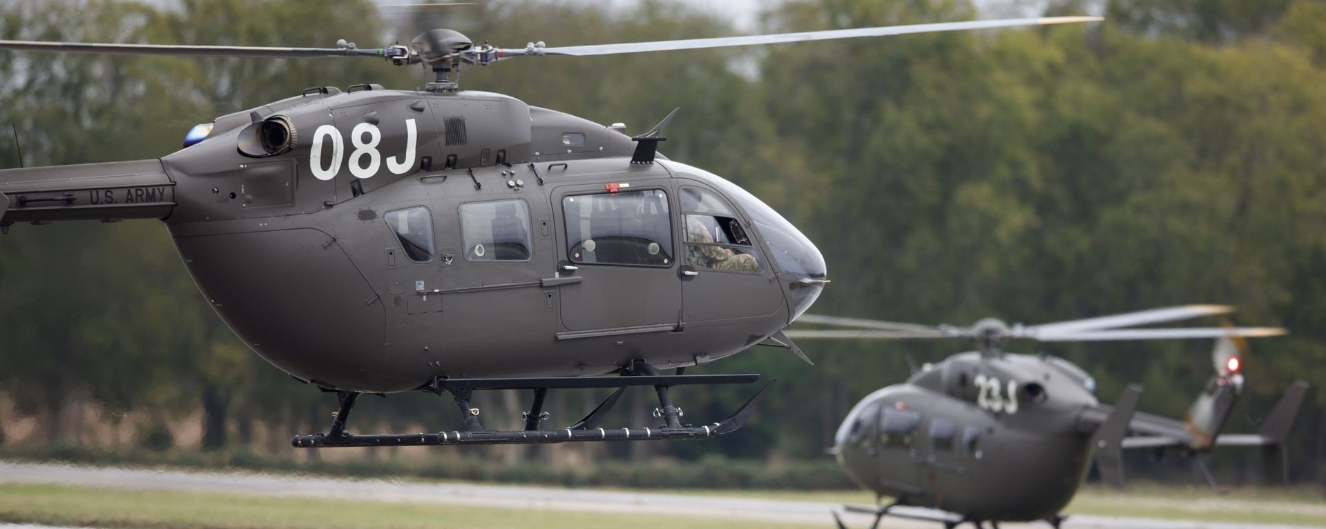 Two U.S. Army UH-72 Lakota Helicopters, assigned to 1st Battalion, 145th Aviation Regiment performs a hover taxi on Toth Stagefield Army Heliport, Fort Rucker, AL,. November 8, 2019. - Sputnik International, 1920, 30.03.2023