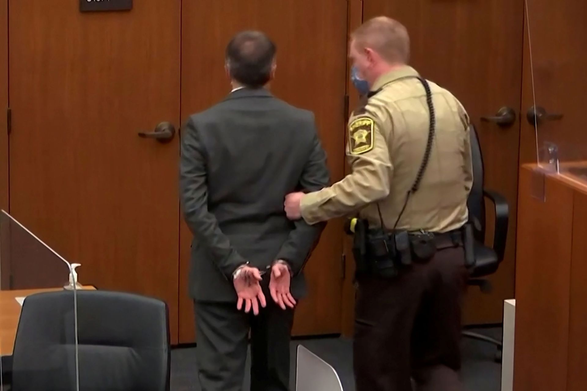 What Did Derek Chauvin Write on His Hand Before Guilty Verdict? What Did Derek Chauvin Write on His Hand Before Guilty Verdict? - Sputnik International, 1920, 21.04.2021
