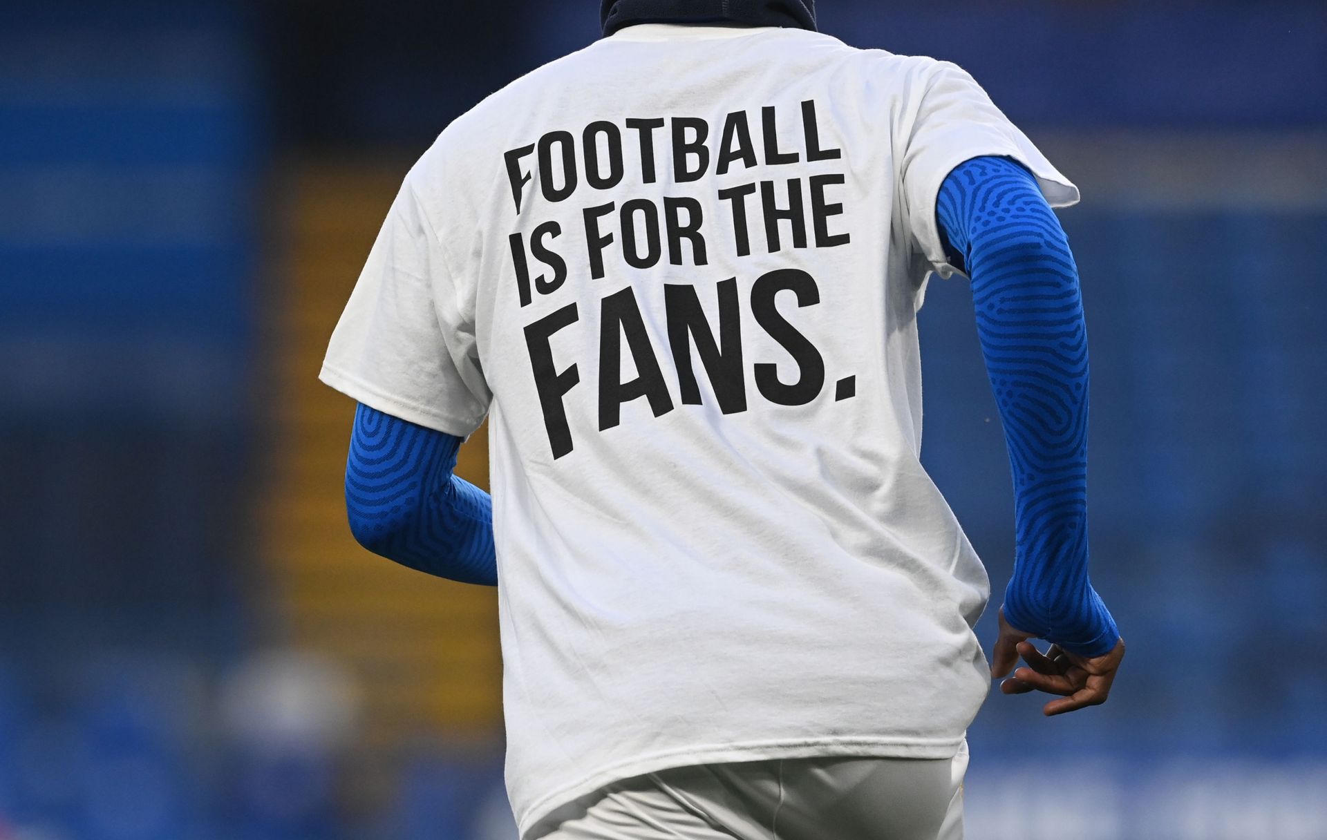 A Brighton footballer wears a shirt protesting against the European Super League - Sputnik International, 1920, 22.12.2021