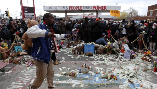 People gather at George Floyd Square after the verdict in the trial of former Minneapolis police officer Derek Chauvin, found guilty of the death of George Floyd, in Minneapolis, Minnesota, U.S., April 20, 2021.  - Sputnik International
