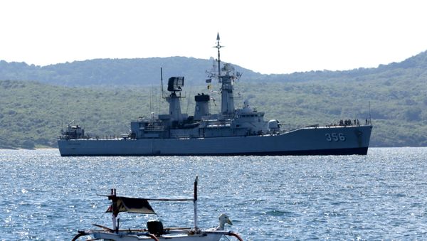 Indonesian Navy's KRI Karel Satsuitubun-356 is seen while preparing to dock at Tanjung Wangi port, as it is being prepared for rescue operation of the KRI Nanggala-402 that lost contact yesterday, in Banyuwangi, East Java province, Indonesia, April 22, 2021 in this photo taken by Antara Foto - Sputnik International