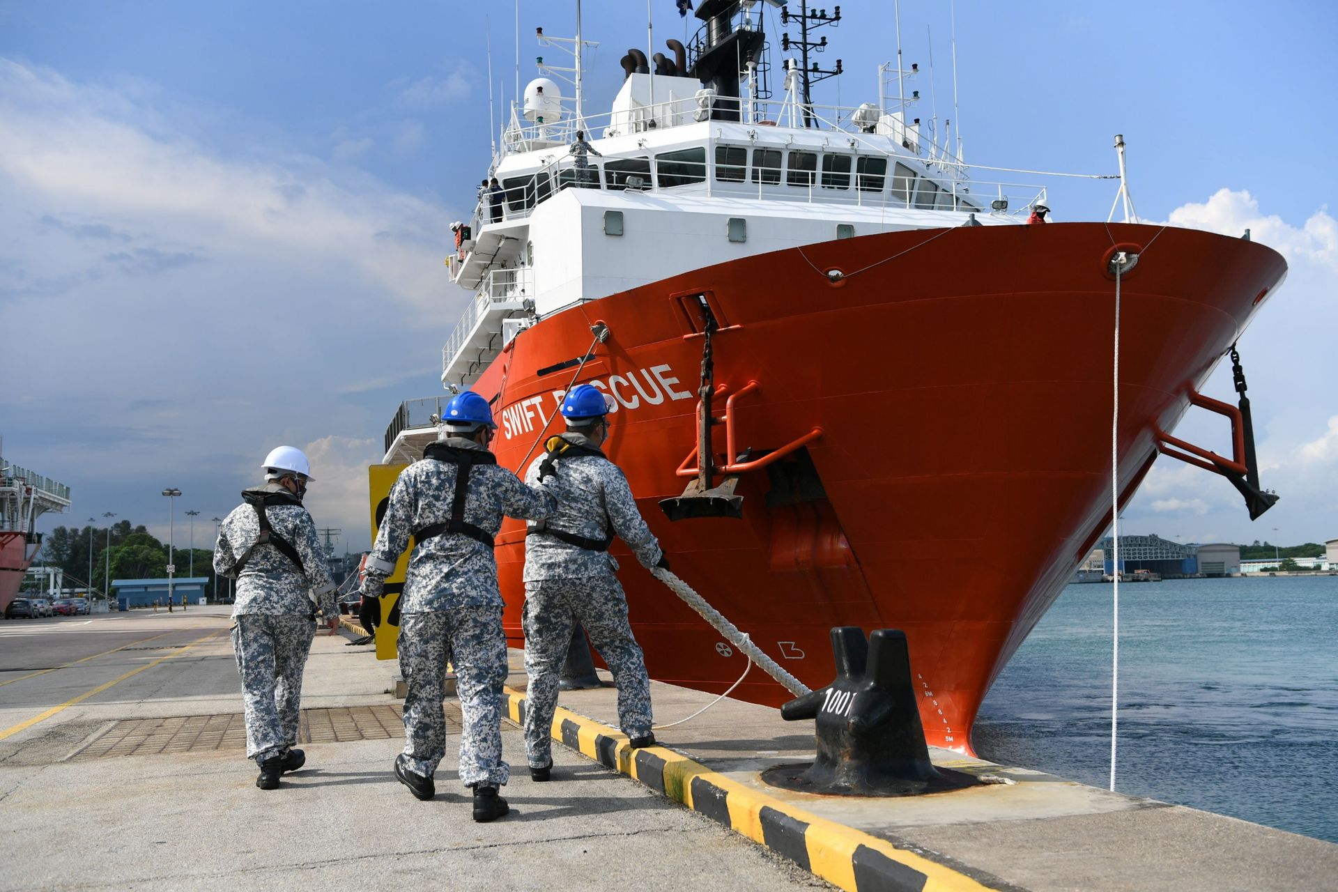 Indonesia Recovers Debris Believed to be From Missing Submarine Indonesia Recovers Debris Believed to be From Missing Submarine - Sputnik International, 1920, 24.04.2021