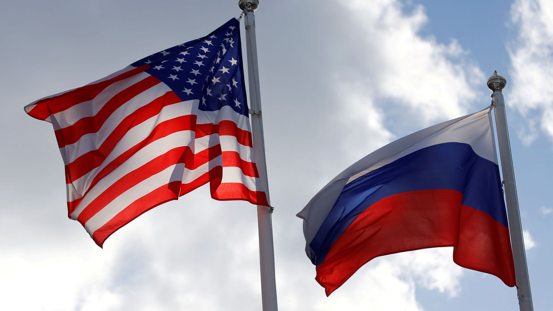 Russian and U.S. state flags fly near a factory in Vsevolozhsk, Leningrad Region, Russia March 27, 2019 Russian and U.S. state flags fly near a factory in Vsevolozhsk, Leningrad Region, Russia March 27, 2019 - Sputnik International, 1920, 27.04.2021