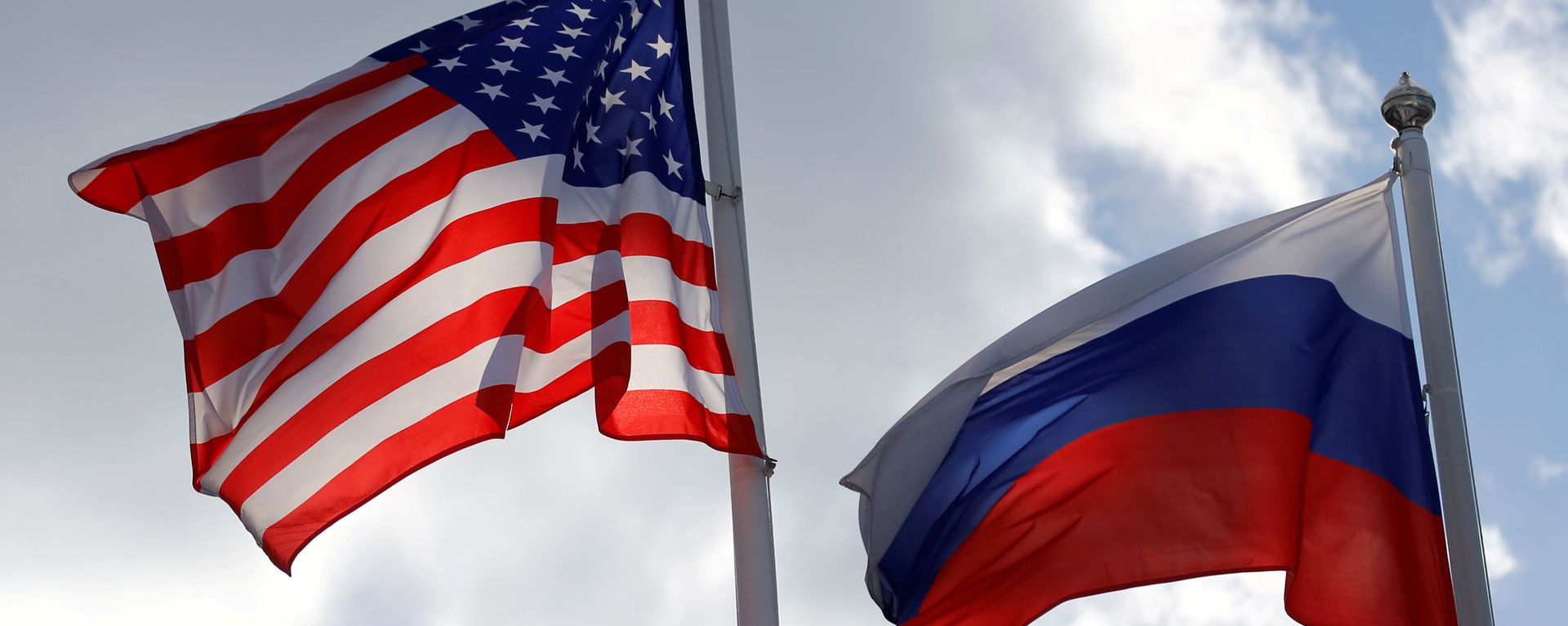 Russian and U.S. state flags fly near a factory in Vsevolozhsk, Leningrad Region, Russia March 27, 2019 Russian and U.S. state flags fly near a factory in Vsevolozhsk, Leningrad Region, Russia March 27, 2019 - Sputnik International, 1920, 27.04.2021