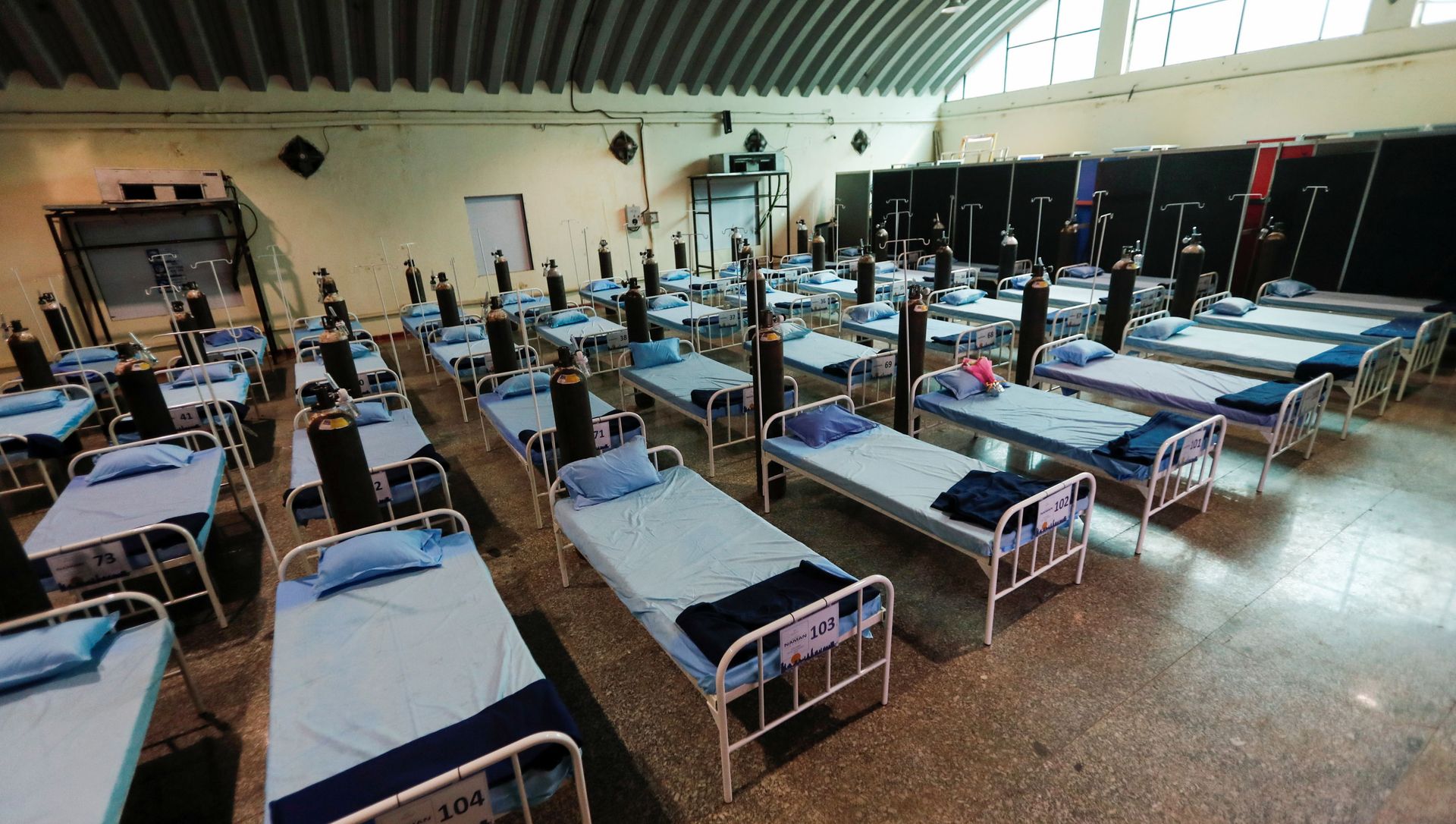 Beds with oxygen support are seen at a recently constructed quarantine facility for patients diagnosed with the coronavirus disease (COVID-19), in Mumbai, India, April 13, 2021 Beds with oxygen support are seen at a recently constructed quarantine facility for patients diagnosed with the coronavirus disease (COVID-19), in Mumbai, India, April 13, 2021 - Sputnik International, 1920, 25.04.2021