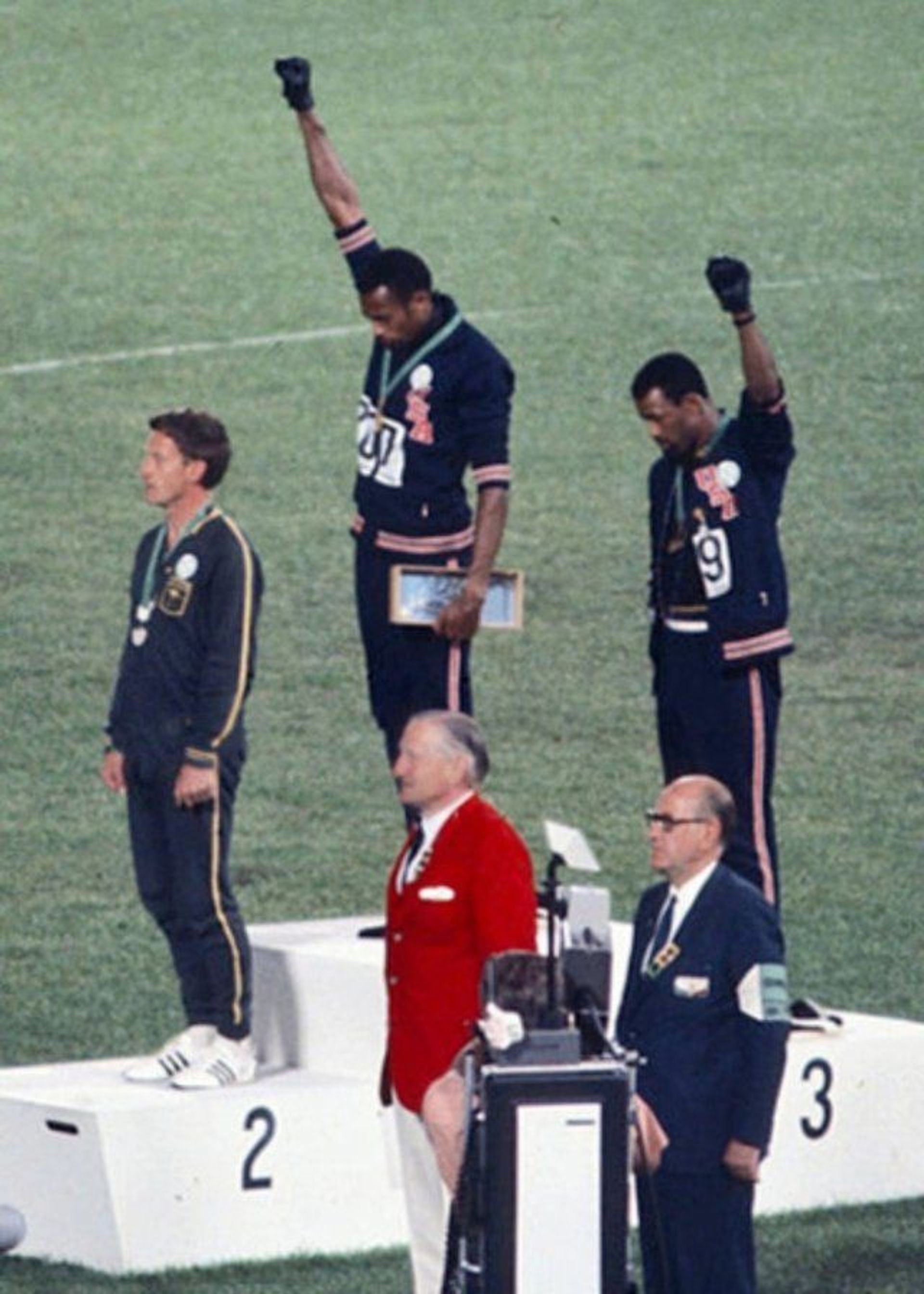 No Taking a Knee, Lifting of Fists: Political Protests to be Punished at the Tokyo Olympics No Taking a Knee, Lifting of Fists: Political Protests to be Punished at the Tokyo Olympics - Sputnik International, 1920, 23.04.2021