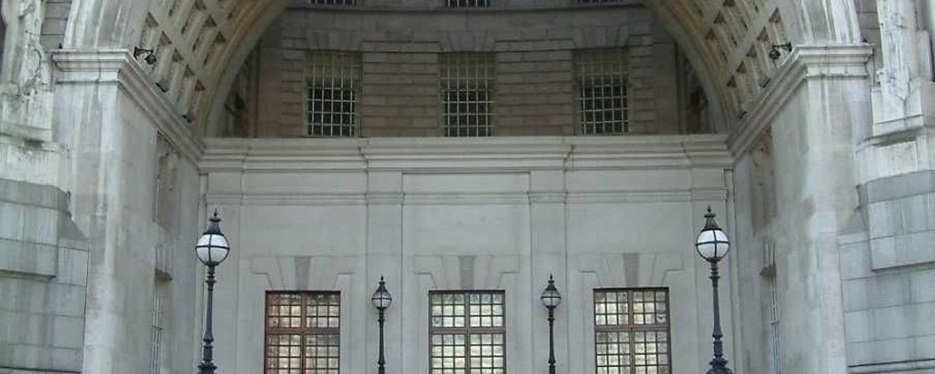 The headquarters of the UK's MI5 counter-intelligence agency at Thames House, Millbank, London The headquarters of the UK's MI5 counter-intelligence agency at Thames House, Millbank, London - Sputnik International, 1920, 10.10.2024