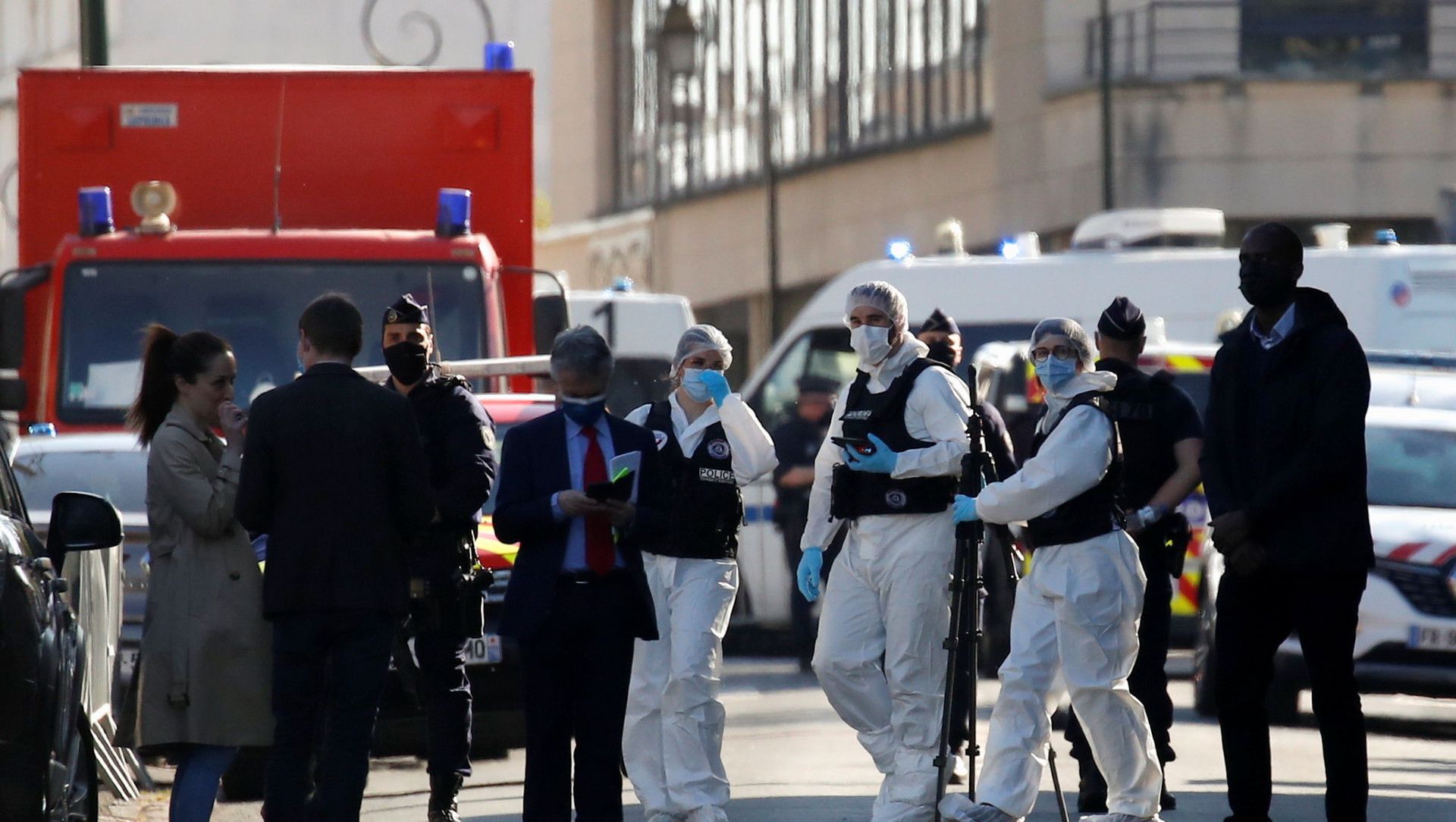 Police officers secure the area where an attacker stabbed a female police administrative worker, in Rambouillet, near Paris, France, 23 April 2021. Police officers secure the area where an attacker stabbed a female police administrative worker, in Rambouillet, near Paris, France, 23 April 2021. - Sputnik International, 1920, 25.04.2021