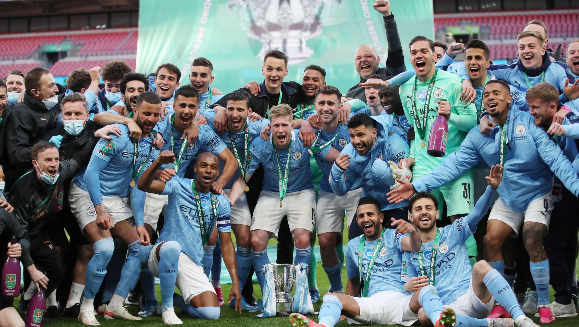 Manchester City players pose with the trophy as they celebrate after winning the Carabao Cup Manchester City players pose with the trophy as they celebrate after winning the Carabao Cup - Sputnik International, 1920, 25.04.2021