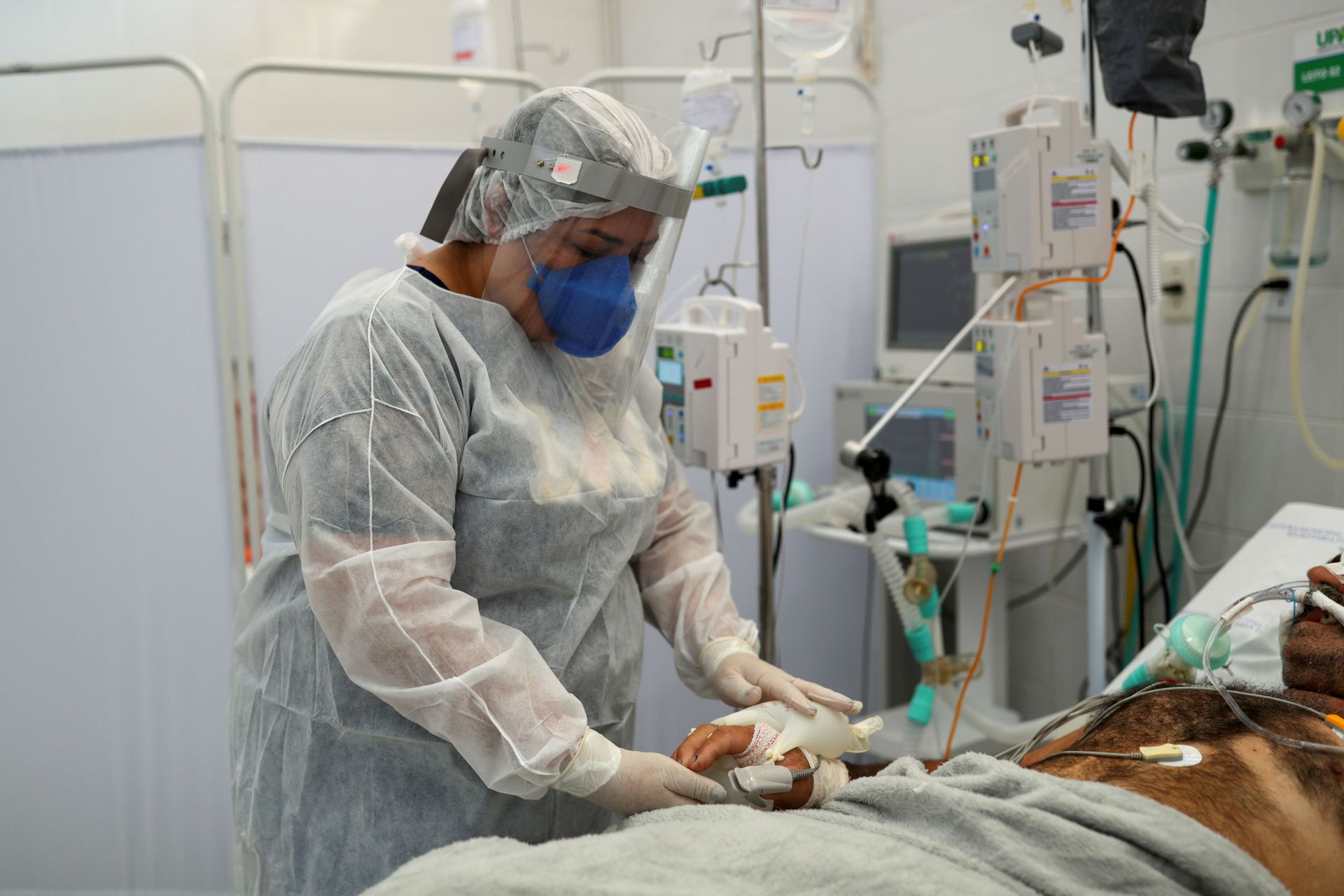 'Evil Rules In Brazil' Says Woman As She Loses Eighth Relative To COVID-19 Amid Hospital Chaos 'Evil Rules In Brazil' Says Woman As She Loses Eighth Relative To COVID-19 Amid Hospital Chaos - Sputnik International, 1920, 26.04.2021