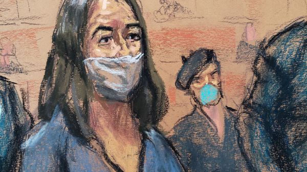 British socialite Ghislaine Maxwell appears during her arraignment hearing on a new indictment at Manhattan Federal Court in New York City, New York, U.S. April 23, 2021, in this courtroom sketch.  - Sputnik International