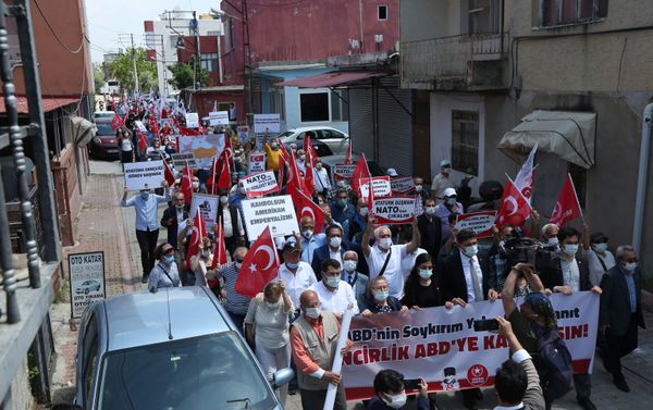 People protest outside Incirlik Air Base in Turkey, demanding to expel US troops stationed in it - Sputnik International