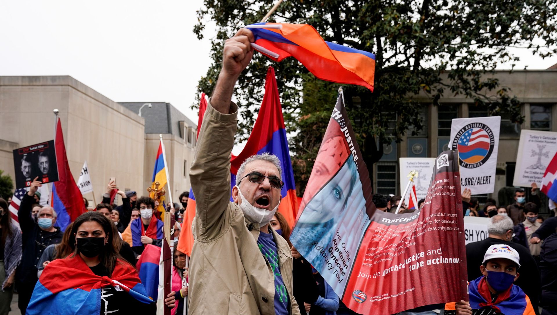 Members of the Armenian diaspora rally in front of the Turkish Embassy after U.S. President Joe Biden recognized that the 1915 massacres of Armenians in the Ottoman Empire constituted genocide in Washington, U.S., April 24, 2021. Members of the Armenian diaspora rally in front of the Turkish Embassy after U.S. President Joe Biden recognized that the 1915 massacres of Armenians in the Ottoman Empire constituted genocide in Washington, U.S., April 24, 2021. - Sputnik International, 1920, 27.04.2021