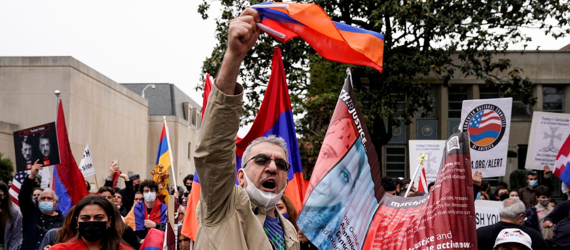 Members of the Armenian diaspora rally in front of the Turkish Embassy after U.S. President Joe Biden recognized that the 1915 massacres of Armenians in the Ottoman Empire constituted genocide in Washington, U.S., April 24, 2021. Members of the Armenian diaspora rally in front of the Turkish Embassy after U.S. President Joe Biden recognized that the 1915 massacres of Armenians in the Ottoman Empire constituted genocide in Washington, U.S., April 24, 2021. - Sputnik International, 1920, 27.04.2021