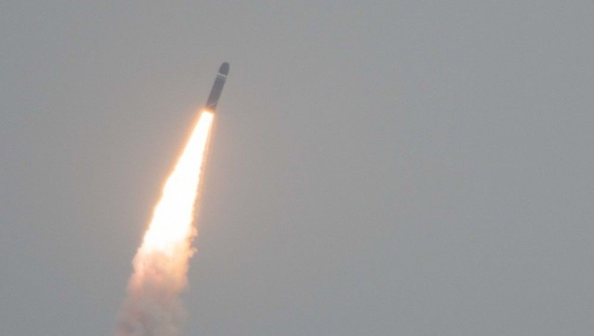 An M51.2 submarine-launched ballistic missile built by ArianeGroup test-fired in an April 28, 2021, test An M51.2 submarine-launched ballistic missile built by ArianeGroup test-fired in an April 28, 2021, test - Sputnik International, 1920, 28.04.2021