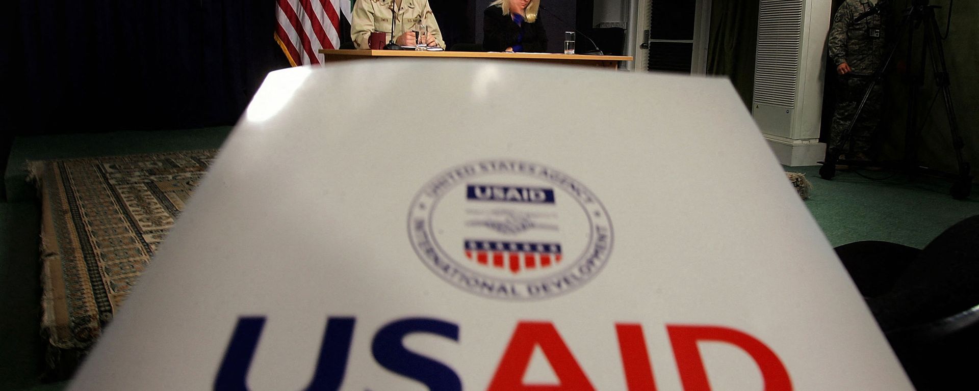 Denise Herbol (C-R), deputy director of the United States Agency for International Development – Iraq (USAID), and Rear Adm. Gregory Smith (L), director of the Multi-National Force-Iraq's Communications Division hold a joint press conference at the heavily fortified Green Zone area in Baghdad, 13 January 2008 - Sputnik International, 1920, 28.03.2024