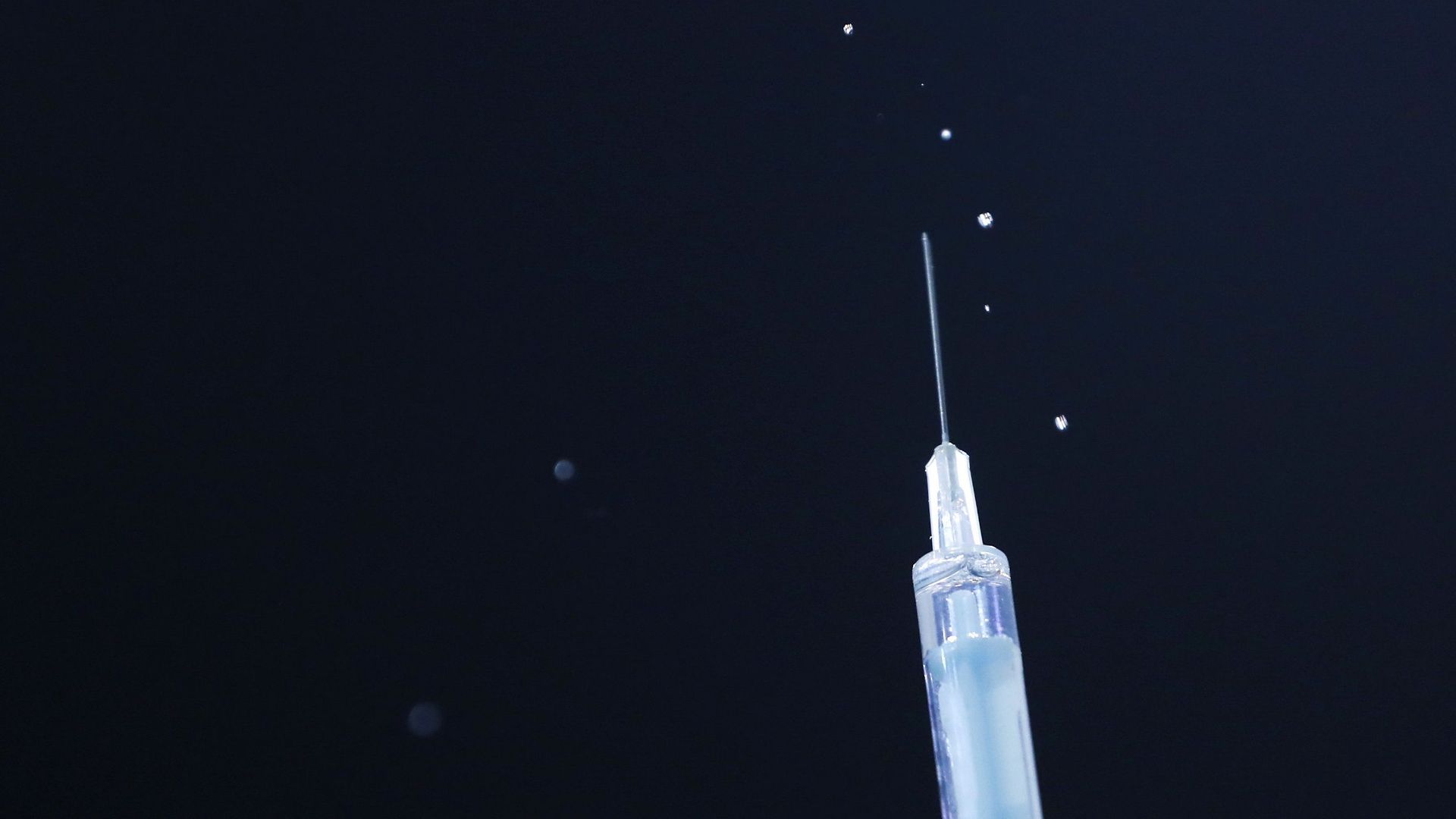 A health worker prepares a dose of the Sputnik V (Gam-COVID-Vac) vaccine against the coronavirus disease (COVID-19) at the Tecnopolis Park, in Buenos Aires, Argentina April 15, 2021. A health worker prepares a dose of the Sputnik V (Gam-COVID-Vac) vaccine against the coronavirus disease (COVID-19) at the Tecnopolis Park, in Buenos Aires, Argentina April 15, 2021. - Sputnik International, 1920, 28.04.2021