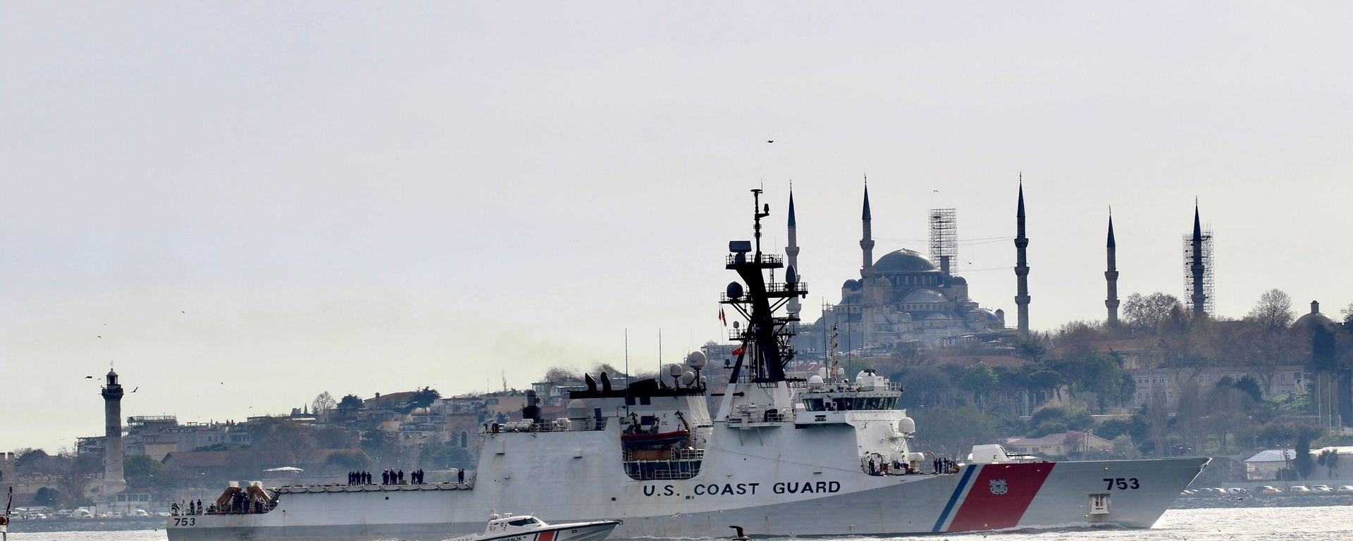 U.S. Coast Guard Legend-class national security cutter USCGC Hamilton (WMSL 753) sets sail in the Bosphorus, on its way to the Black Sea, in Istanbul, Turkey April 27, 2021. U.S. Coast Guard Legend-class national security cutter USCGC Hamilton (WMSL 753) sets sail in the Bosphorus, on its way to the Black Sea, in Istanbul, Turkey April 27, 2021. - Sputnik International, 1920, 04.03.2022