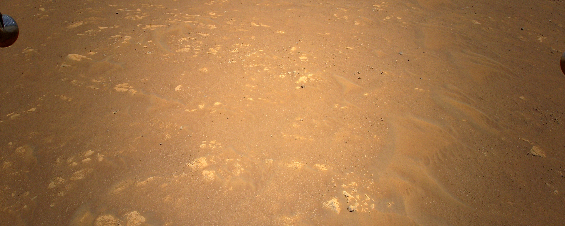 NASA's Mars helicopter Ingenuity captures an aerial photo of the Perseverance rover during its third test flight on April 25, 2021. - Sputnik International, 1920, 02.04.2022