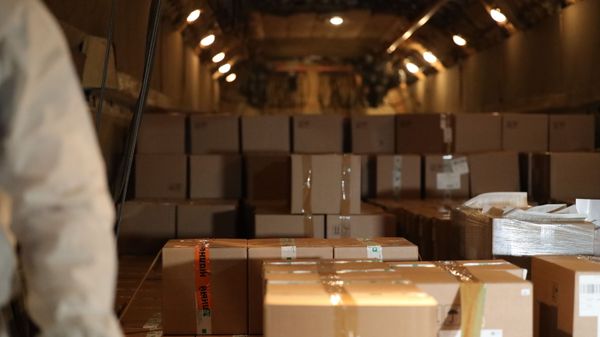 The Russian Emergencies Ministries said India will receive more than 22 tonnes of humanitarian aid, including medicines, lung ventilators and oxygen generation equipment. - Sputnik International