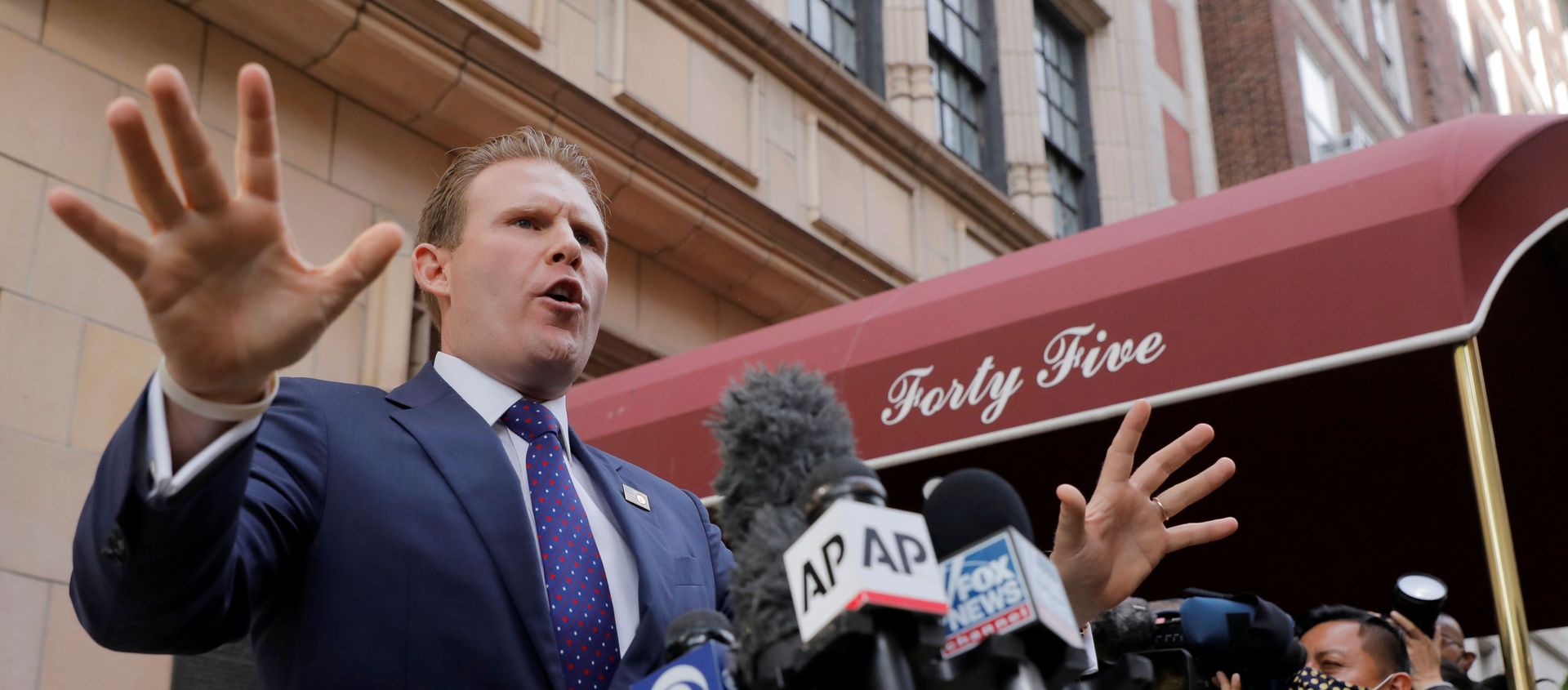 Andrew Giuliani, son of Former New York City Mayor Rudy Giuliani, personal attorney to US President Donald Trump, addresses the media outside Rudy Giuliani's apartment in Manhattan, New York City, New York, US, 28 April 2021 - Sputnik International, 1920, 29.04.2021