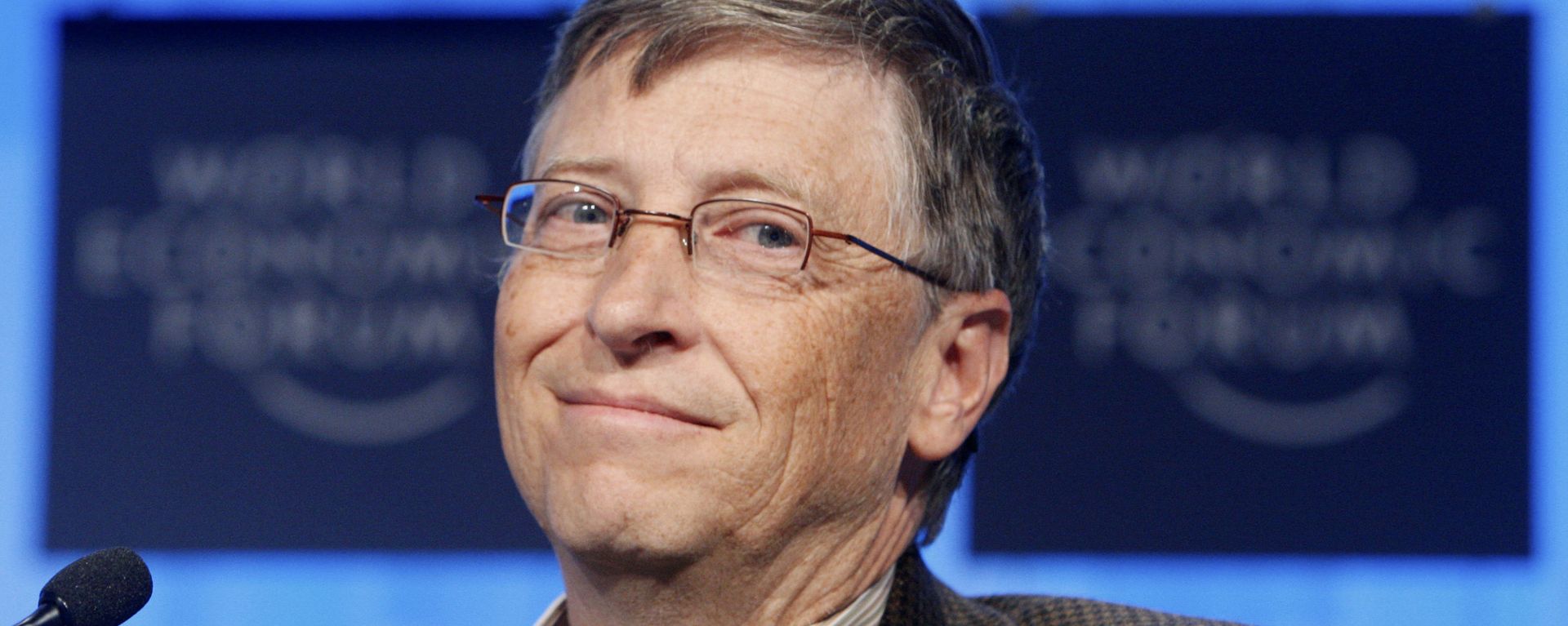 Microsoft founder Bill Gates looks on during a panel discussion on Meeting the Millennium Development Goals, at the World Economic Forum in Davos, Switzerland, Friday, Jan. 29, 2010 Microsoft founder Bill Gates looks on during a panel discussion on Meeting the Millennium Development Goals, at the World Economic Forum in Davos, Switzerland, Friday, Jan. 29, 2010 - Sputnik International, 1920, 19.02.2025