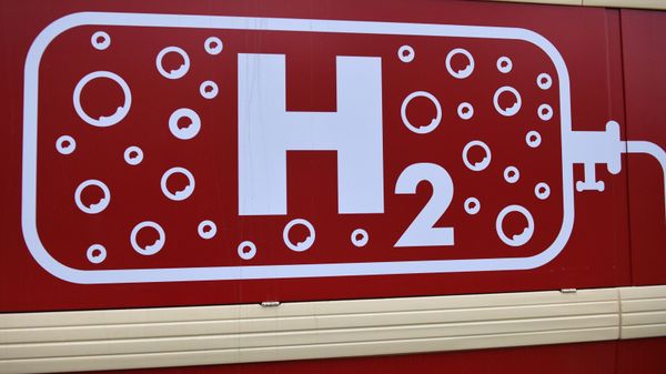 Tram using hydrogen fuel. - Sputnik International