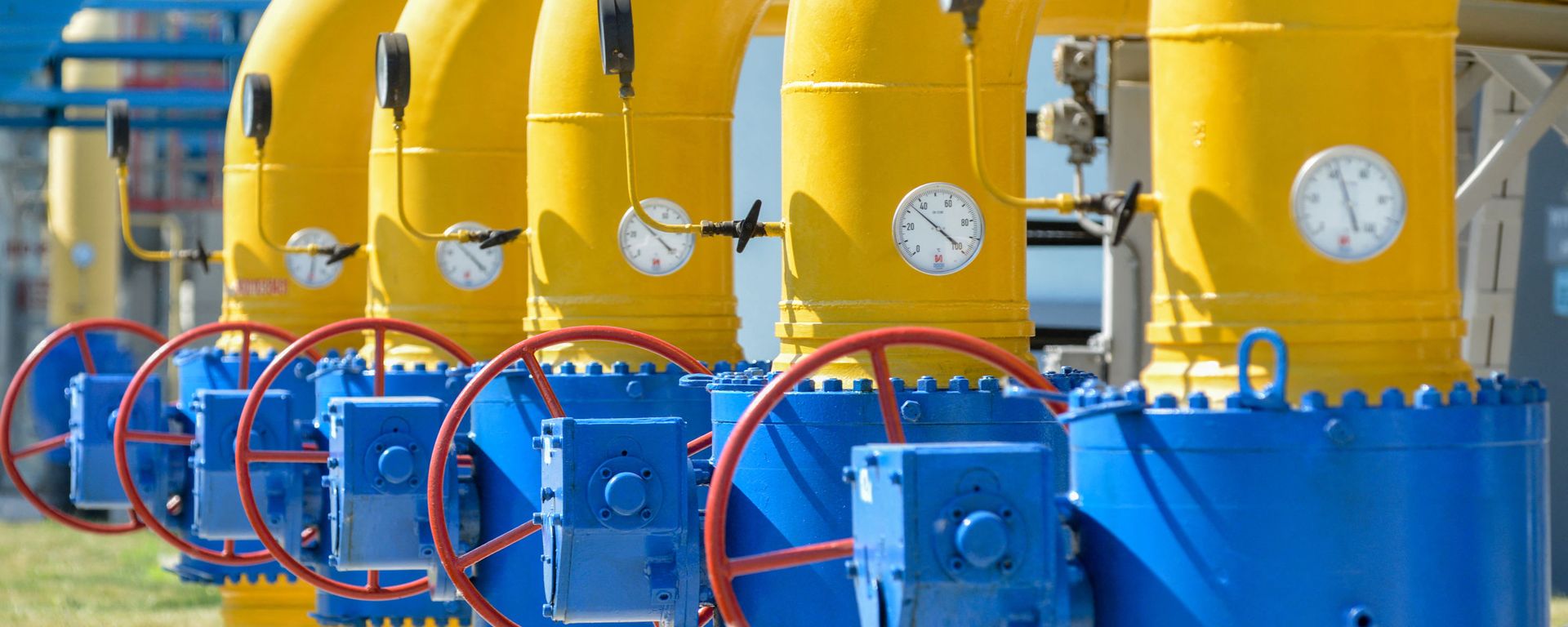 A picture shows a partial view of a compressor station of Ukraine's Naftogaz national oil and gas company near the northeastern Ukrainian city of Kharkiv on August 5, 2014 A picture shows a partial view of a compressor station of Ukraine's Naftogaz national oil and gas company near the northeastern Ukrainian city of Kharkiv on August 5, 2014 - Sputnik International, 1920, 27.12.2021
