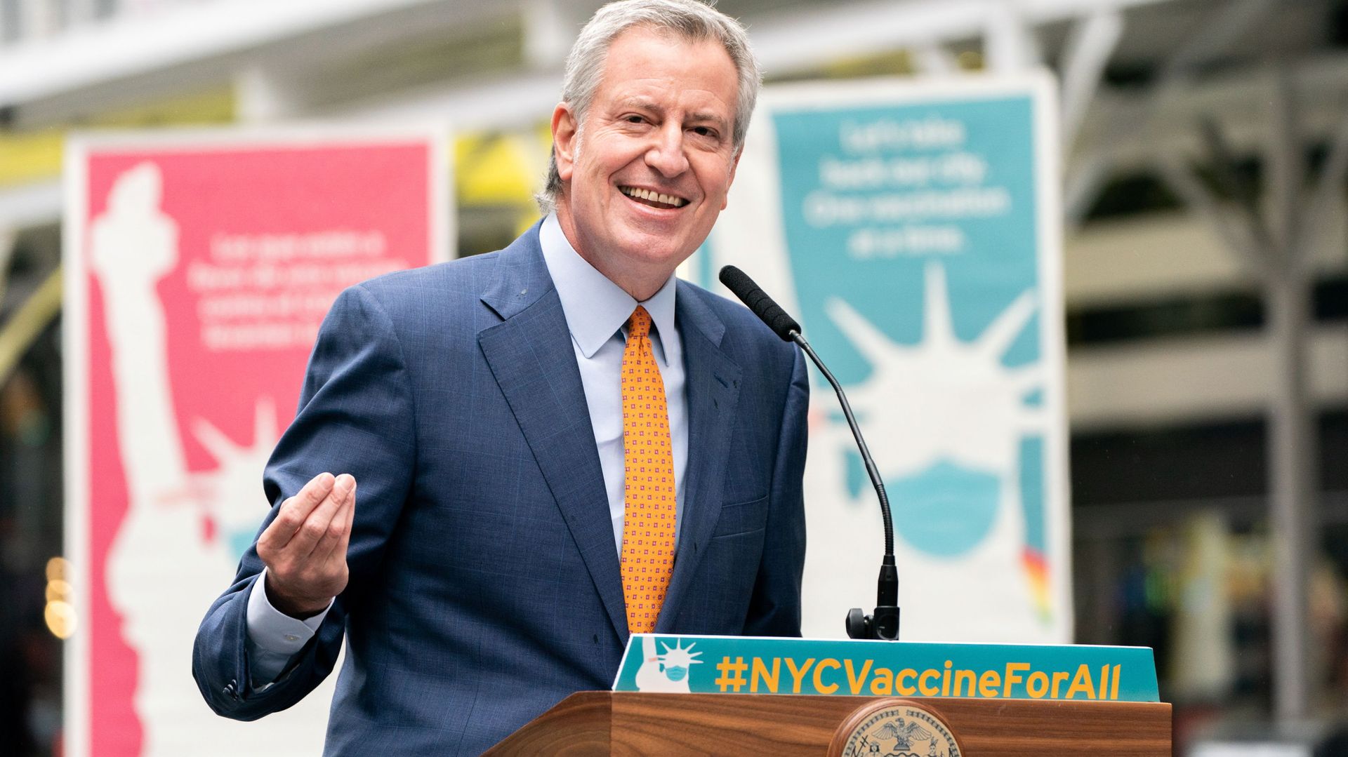 New York City Mayor Bill de Blasio speaks during the opening of the Broadway vaccination site amid coronavirus disease (COVID-19) pandemic in New York City, U.S., April 12, 2021 New York City Mayor Bill de Blasio speaks during the opening of the Broadway vaccination site amid coronavirus disease (COVID-19) pandemic in New York City, U.S., April 12, 2021 - Sputnik International, 1920, 27.06.2021