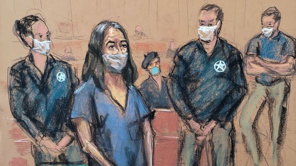 British socialite Ghislaine Maxwell appears during her arraignment hearing on a new indictment at Manhattan Federal Court in New York City, New York, U.S. April 23, 2021, in this courtroom sketch. - Sputnik International