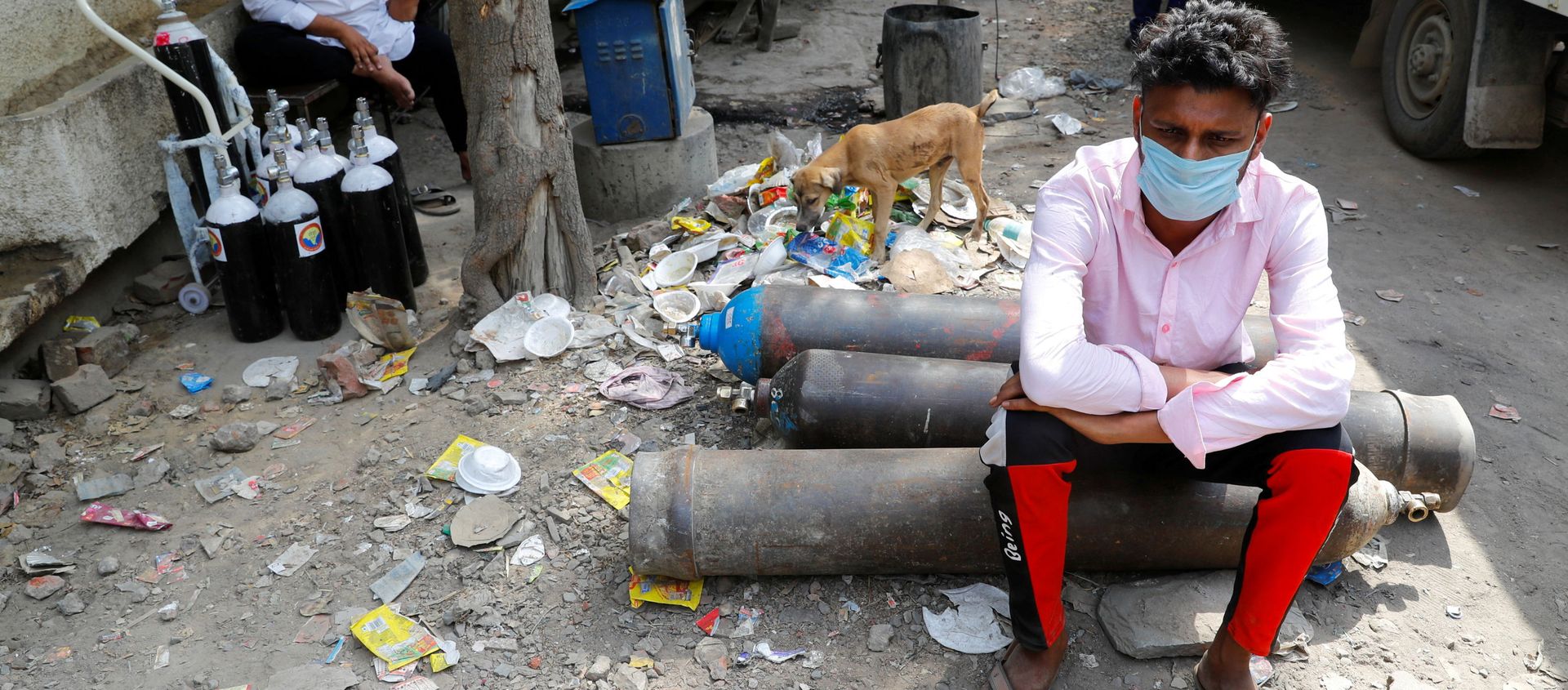 FILE PHOTO: Sumit Kumar, 28, sits on an oxygen cylinder as he waits outside a factory to get it refilled, amidst the spread of the coronavirus disease (COVID-19) in New Delhi, India FILE PHOTO: Sumit Kumar, 28, sits on an oxygen cylinder as he waits outside a factory to get it refilled, amidst the spread of the coronavirus disease (COVID-19) in New Delhi, India - Sputnik International, 1920, 22.05.2021