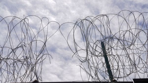A section of the U.S. border wall razor wire cut by asylum-seeking migrants is seen in Calexico, California, U.S., April 8, 2021. - Sputnik International