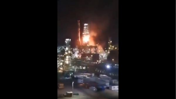 An oil refinery of the Bazan company in the northern Israeli city of Haifa has been hit by a heavy fire, according to media reports. - Sputnik International