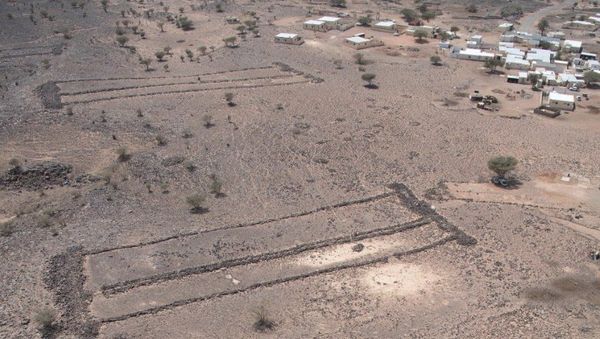 An aerial photo of the ancient monumental structures, known as mustatils, in Saudi Arabia. - Sputnik International