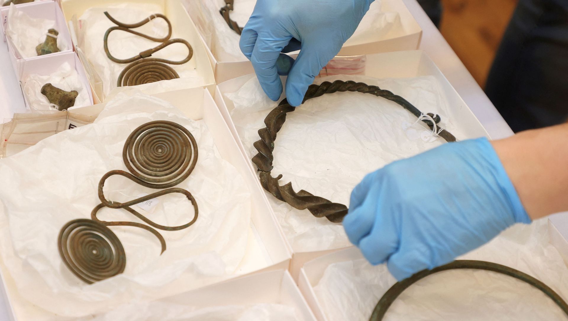Some objects of a find from the Bronze Age are presented on April 29, 2021 in Gothenburg, Sweden. Some objects of a find from the Bronze Age are presented on April 29, 2021 in Gothenburg, Sweden. - Sputnik International, 1920, 01.05.2021