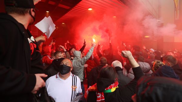 Manchester United fans protest against their owners before the Manchester United v Liverpool Premier League match - Old Trafford, Manchester, Britain  - Sputnik International
