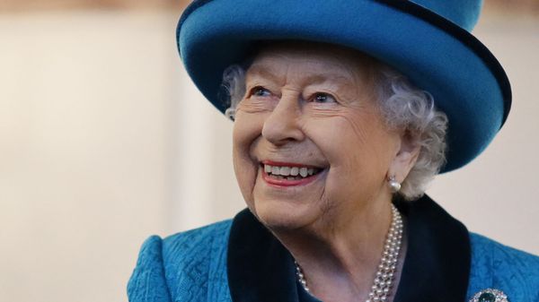 Britain's Queen Elizabeth II visits the new headquarters of the Royal Philatelic society in London on November 26, 2019 - Sputnik International