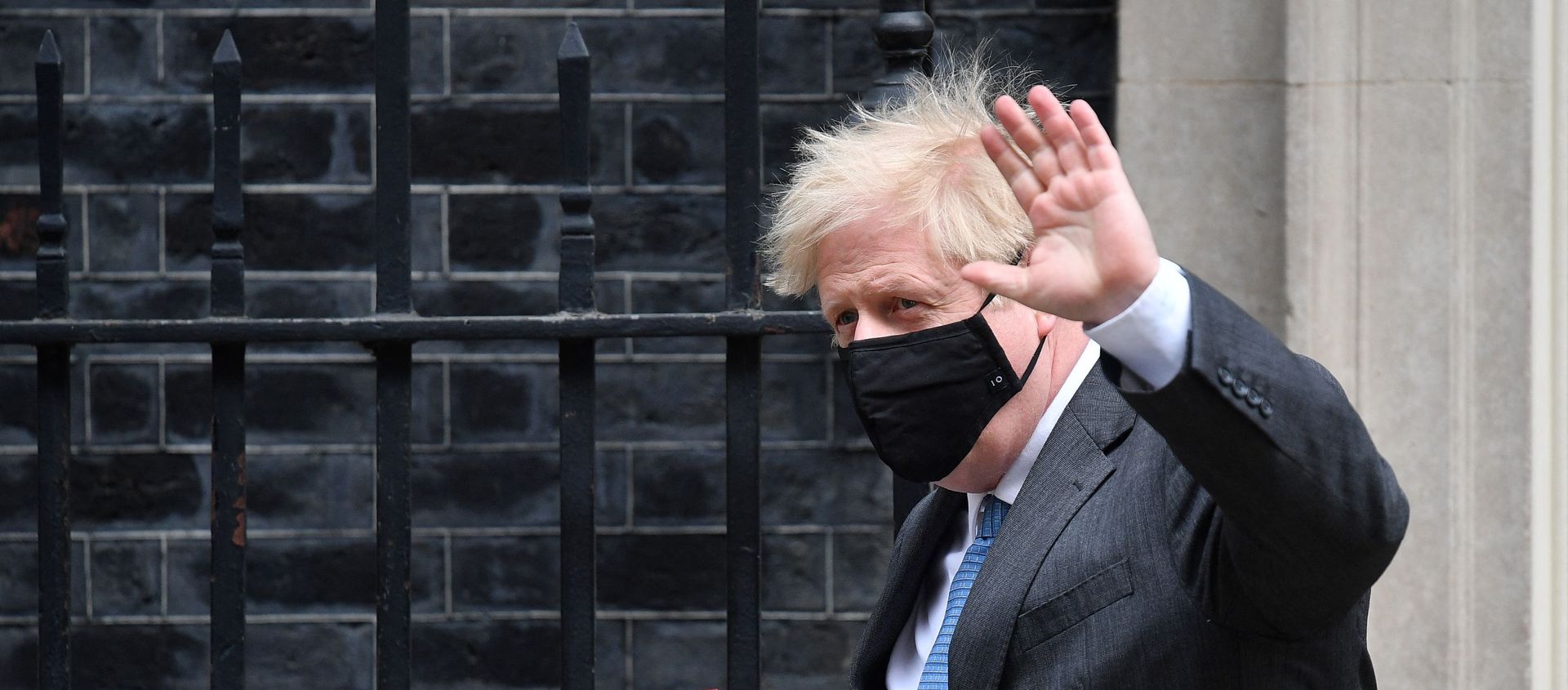 Britain's Prime Minister Boris Johnson leaves 10 Downing Street in central London on April 28, 2021, to take part in the weekly session of Prime Minister's Questions (PMQs) at the House of Commons Britain's Prime Minister Boris Johnson leaves 10 Downing Street in central London on April 28, 2021, to take part in the weekly session of Prime Minister's Questions (PMQs) at the House of Commons - Sputnik International, 1920, 04.05.2021
