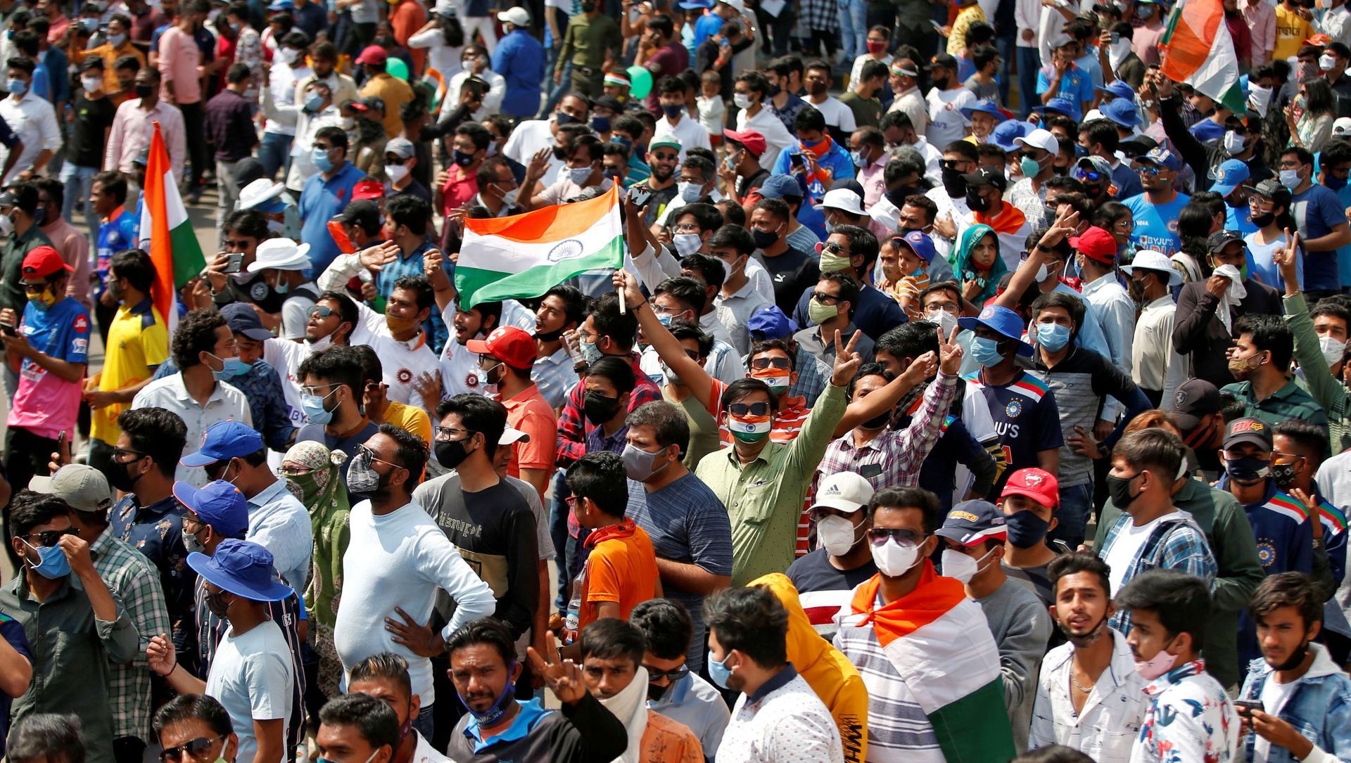 FILE PHOTO: Fans react as they wait to enter the Narendra Modi Stadium before the start of the third test match between India and England in Ahmedabad, India, February 24, 2021. FILE PHOTO: Fans react as they wait to enter the Narendra Modi Stadium before the start of the third test match between India and England in Ahmedabad, India, February 24, 2021. - Sputnik International, 1920, 04.05.2021