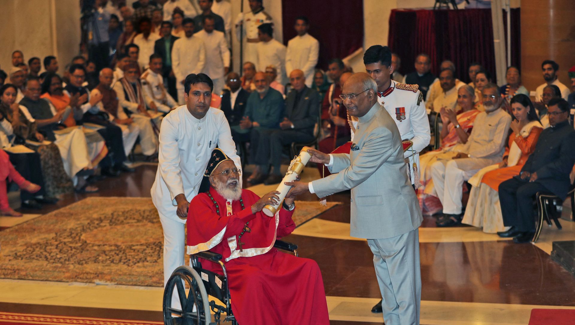 Indian President Ram Nath Kovind (R) confers the Padma Bhushan award to Dr. Philipose Mar Chrysostom, one of the senior most bishop of the Malankara Mar Thoma Syrian Church, during an event at the presidential palace in New Delhi on March 20, 2018. Indian President Ram Nath Kovind (R) confers the Padma Bhushan award to Dr. Philipose Mar Chrysostom, one of the senior most bishop of the Malankara Mar Thoma Syrian Church, during an event at the presidential palace in New Delhi on March 20, 2018. - Sputnik International, 1920, 05.05.2021