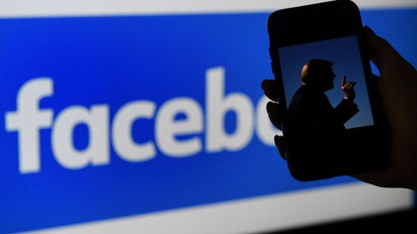 In this file photo illustration, a phone screen displays a picture of former US President Donald Trump on a Facebook website background, on May 4, 2021, in Arlington, Virginia. - Facebook's independent oversight board on May 5, 2021 upheld the platform's ban on former US president Donald Trump but called for a further review of the penalty within six months. The board, whose decisions are binding on the leading social network, said Trump created an environment where a serious risk of violence was possible with his comments regarding the January 6 rampage by his supporters at the US Capitol. - Sputnik International
